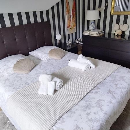Bed and Breakfast Chez Helene Saint-Coulomb Exteriér fotografie
